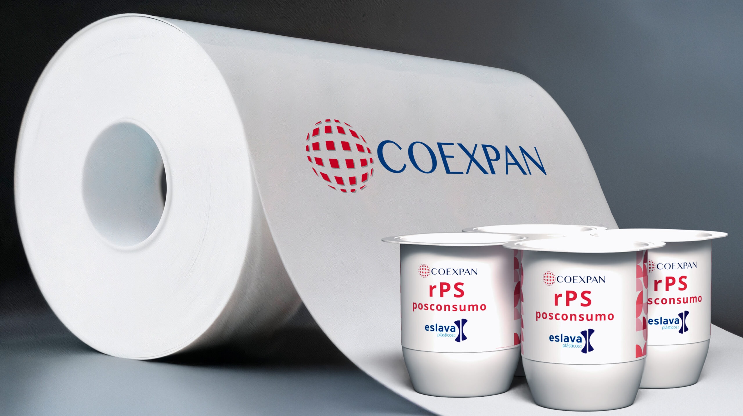 Bobina blanca y envases de yogur fabricados con Poliestireno Reciclado posconsumo (rPS) apto para contacto alimentario, un desarrollo conjunto de Coexpan y Eslava Plásticos.